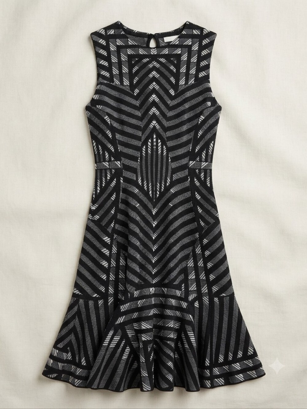 Diane von Furstenberg Black White Geometric Knit Dress Size 4 - Picture 3 of 11